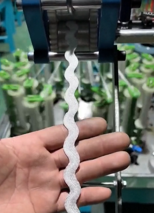 Zig Zag Braiding Machine producing wave-pattern flat braided tapes
